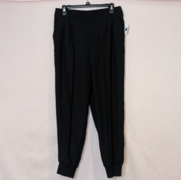 Gap Black Pleated Pull On Jogger Pants with Pockets size Medium - Picture 3 of 10